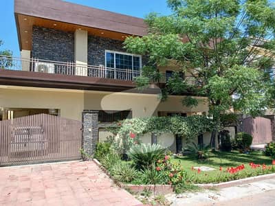 18 Marla Triple Storey Renovated House with Extra Land for SALE