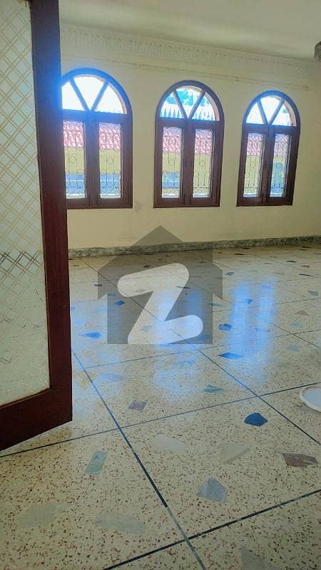 ایف ۔ 10 اسلام آباد میں 3 کمروں کا 1 کنال زیریں پورشن 2.2 لاکھ میں کرایہ پر دستیاب ہے۔