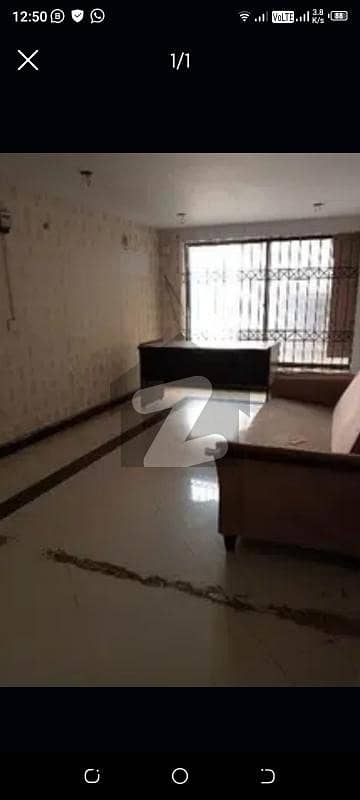 Mezzanine Floor Chamber For Rent In Ideal Location
