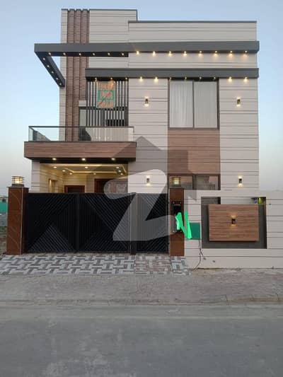 بحریہ ٹاؤن ۔ اوورسیز سی بحریہ ٹاؤن اوورسیز انکلیو,بحریہ ٹاؤن,لاہور میں 3 کمروں کا 5 مرلہ مکان 2.2 کروڑ میں برائے فروخت۔