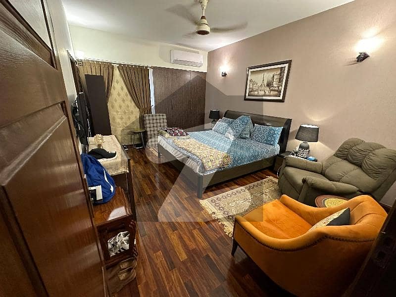 کلفٹن ۔ بلاک 2 کلفٹن,کراچی میں 3 کمروں کا 9 مرلہ فلیٹ 5.5 کروڑ میں برائے فروخت۔