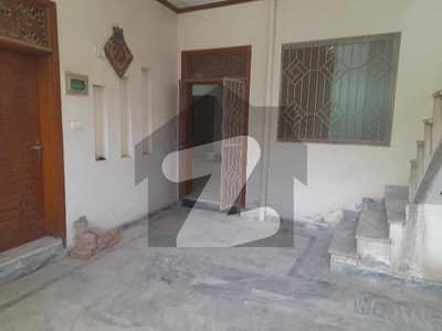 کالٹکس روڈ راولپنڈی میں 7 کمروں کا 6 مرلہ مکان 1.7 کروڑ میں برائے فروخت۔