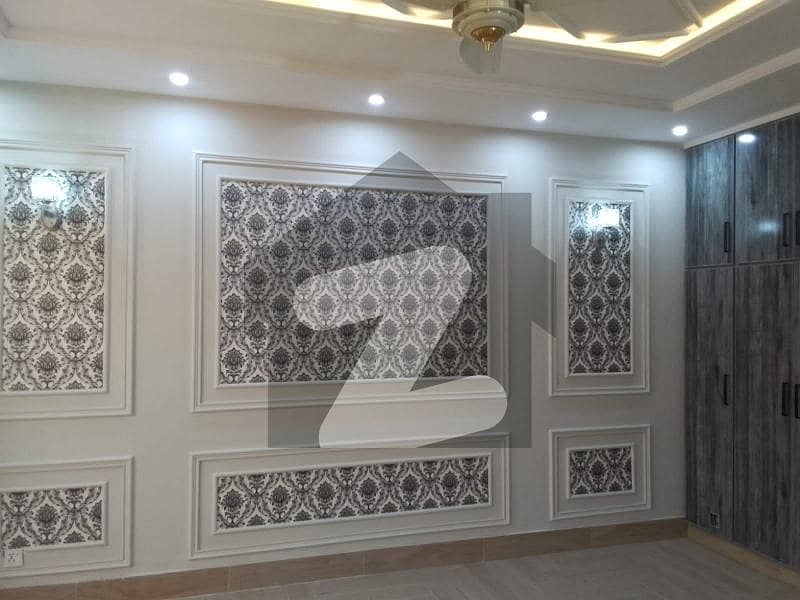 ایل ڈی اے ایوینیو ۔ بلاک جے ایل ڈی اے ایوینیو,لاہور میں 6 کمروں کا 10 مرلہ مکان 3.6 کروڑ میں برائے فروخت۔