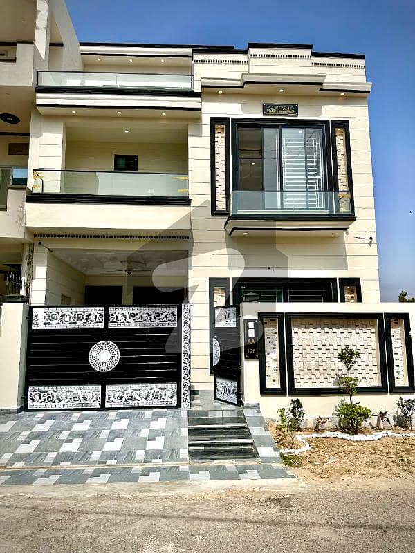 A beautiful Modern House available for sale in central park AA Block