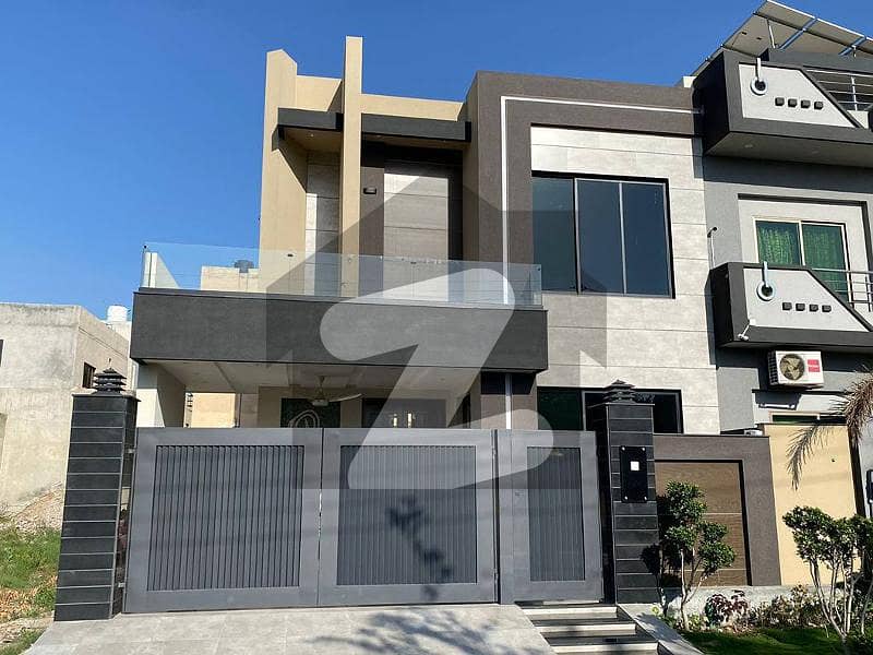 10 Marla Brand New Modern facing park House For sale in Valencia Town