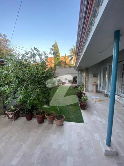 500 SQUARE YARD HOUSE FOR SALE AVAILABLE IN GULSHAN-E-IQBAL 6