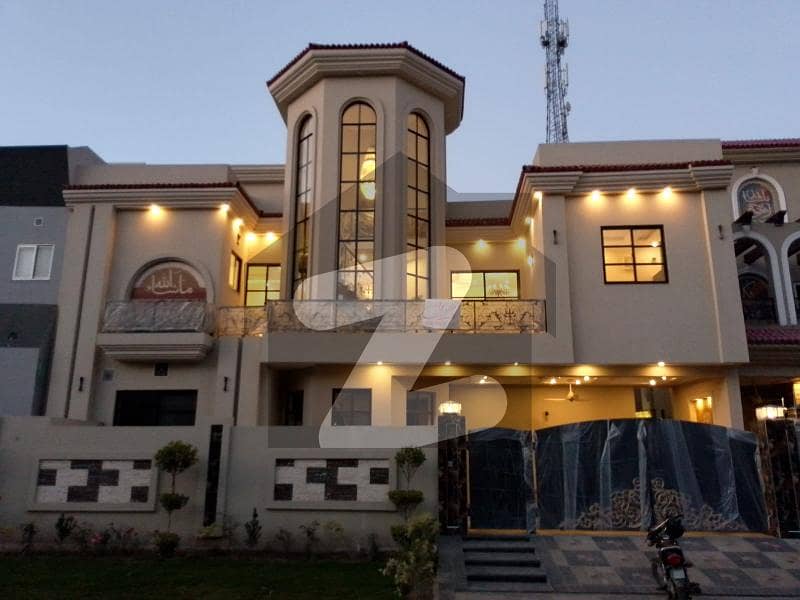 فارمانئیٹس ہاؤسنگ سکیم ۔ بلاک این فارمانئیٹس ہاؤسنگ سکیم,لاہور میں 4 کمروں کا 10 مرلہ مکان 3.9 کروڑ میں برائے فروخت۔