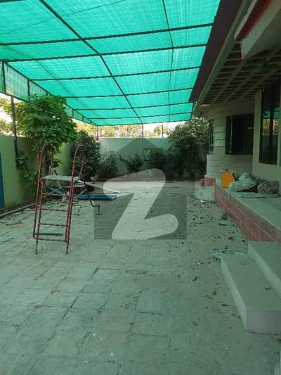 پی ای سی ایچ ایس جمشید ٹاؤن,کراچی میں 10 کمروں کا 2 کنال مکان 22.5 کروڑ میں برائے فروخت۔