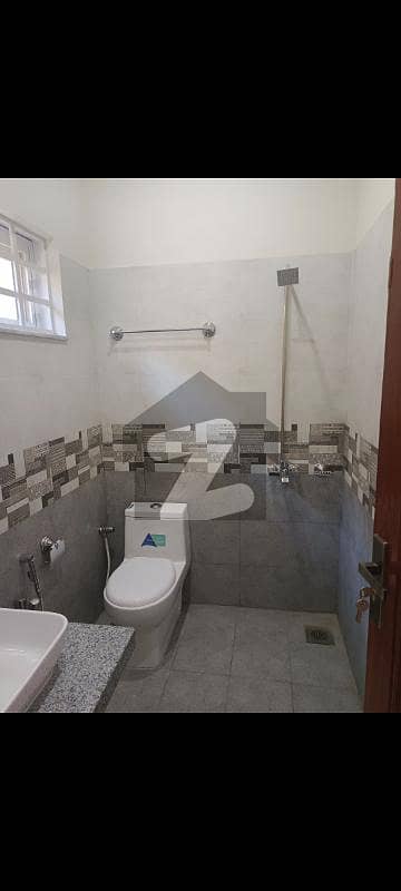 میڈیا ٹاؤن راولپنڈی میں 2 کمروں کا 12 مرلہ زیریں پورشن 65.0 ہزار میں کرایہ پر دستیاب ہے۔