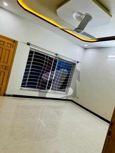 فیصل ٹاؤن - ایف ۔ 18 اسلام آباد میں 5 کمروں کا 8 مرلہ مکان 2.8 کروڑ میں برائے فروخت۔