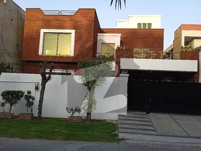 ویلینشیاء ۔ بلاک سی 1 ویلینشیاء ہاؤسنگ سوسائٹی,لاہور میں 6 کمروں کا 1 کنال مکان 5.75 کروڑ میں برائے فروخت۔
