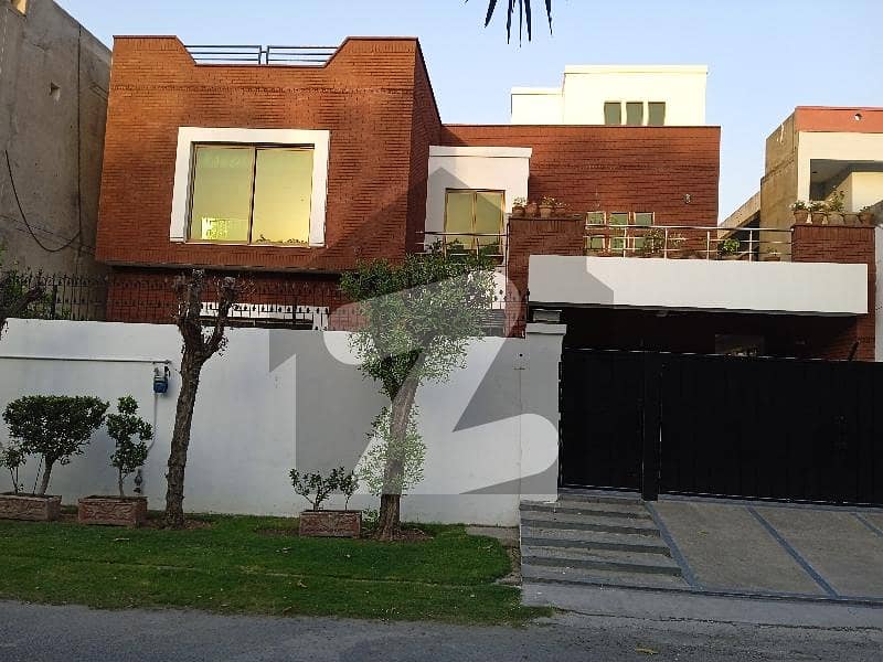 Valencia Kanal Owner Built Out Class House In C1 Block. Valencia Kanal Owner Built Out Class House In C1 Block.