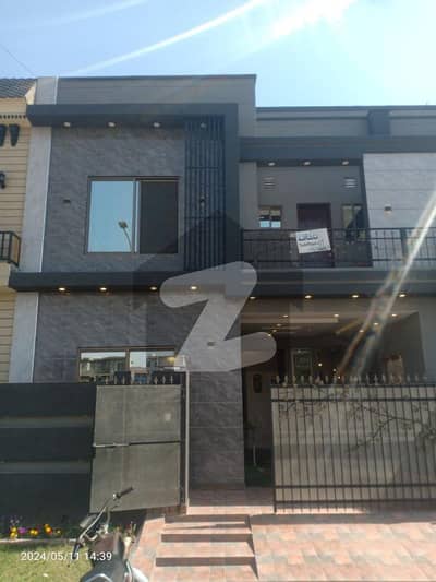 Luxurious 5 Marla Brand New Corner House in Executive Block, Park View City Lahore