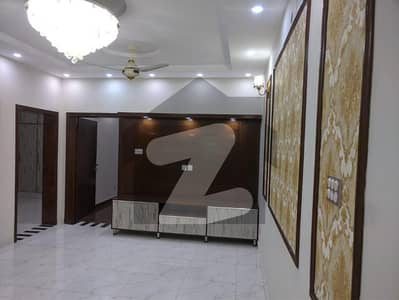 بحریہ ٹاؤن عمر بلاک بحریہ ٹاؤن سیکٹر B,بحریہ ٹاؤن,لاہور میں 3 کمروں کا 8 مرلہ مکان 2.1 کروڑ میں برائے فروخت۔