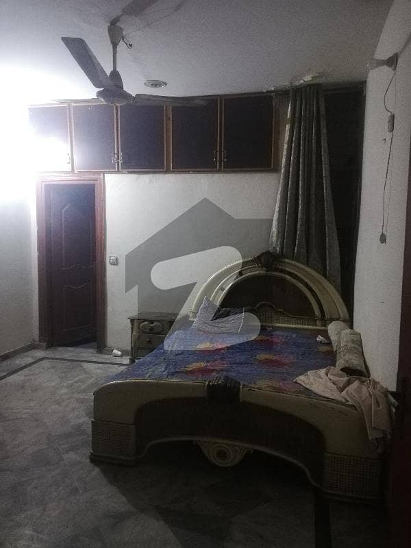 گلبرگ لاہور میں 1 کمرے کا 5 مرلہ کمرہ 26.0 ہزار میں کرایہ پر دستیاب ہے۔