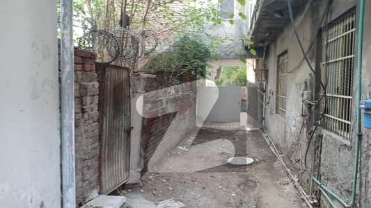 قرطبہ چوک لاہور میں 8 مرلہ رہائشی پلاٹ 1.9 کروڑ میں برائے فروخت۔