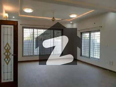 پی ای سی ایچ ایس بلاک 2 پی ای سی ایچ ایس,جمشید ٹاؤن,کراچی میں 5 کمروں کا 2 کنال دفتر 4.25 لاکھ میں کرایہ پر دستیاب ہے۔