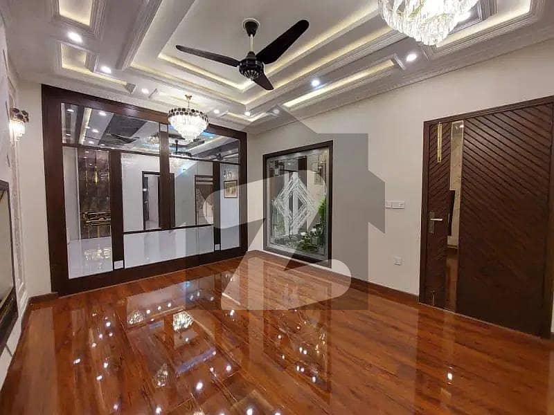 بحریہ ٹاؤن سیکٹر ای بحریہ ٹاؤن,لاہور میں 5 کمروں کا 10 مرلہ مکان 3.75 کروڑ میں برائے فروخت۔