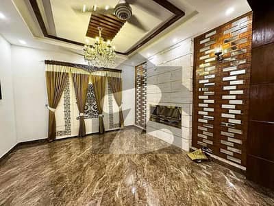 بحریہ ٹاؤن سیکٹر B بحریہ ٹاؤن,لاہور میں 5 کمروں کا 8 مرلہ مکان 2.95 کروڑ میں برائے فروخت۔