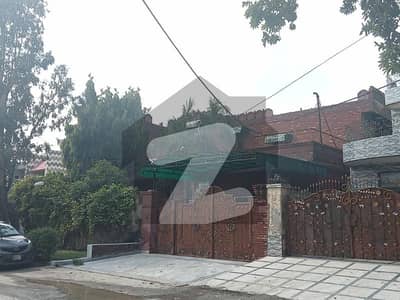 1 KANAL HOUSE FOR SALE IS MAIN ROAD GULBERG LAHORE