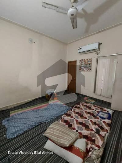مدینہ ٹاؤن فیصل آباد میں 5 کمروں کا 4 مرلہ مکان 45.0 ہزار میں کرایہ پر دستیاب ہے۔