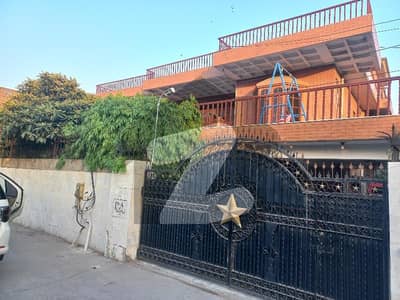 37 MALRA HOUSE FOR SALE ( IN PRICE OF PLOT ) FACING MODEL TOWN PARK