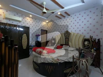 Unoccupied House Of 200 Square Yards Is Available For sale In Gulshan-e-Iqbal Town