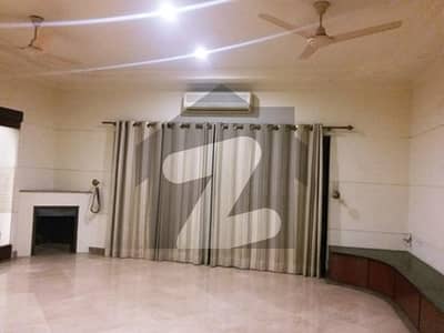 ڈی ایچ اے فیز 4 ڈیفنس (ڈی ایچ اے),لاہور میں 5 کمروں کا 1 کنال مکان 7.85 کروڑ میں برائے فروخت۔