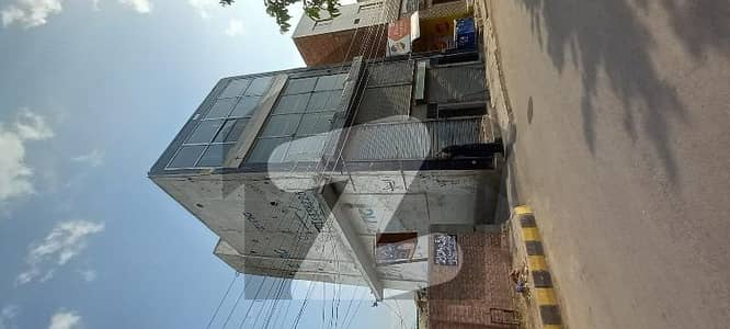 4-Storey-Corner Commercial Plaza is Available for Sale near KFC, Highcourt road ,Multan Cantt. 
BEST OFFER REQUIRED