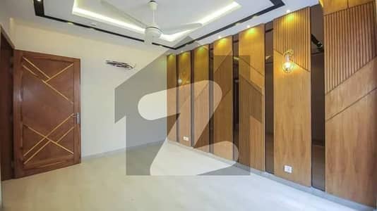 ڈی ایچ اے 9 ٹاؤن ڈیفنس (ڈی ایچ اے),لاہور میں 5 کمروں کا 10 مرلہ مکان 1.7 لاکھ میں کرایہ پر دستیاب ہے۔