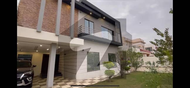 2 KANAL FACING PARK HOUSE FOR SALE IN NFC PHASE 1 NEAR VALANCIA & WAPDA TOWN LAHORE.