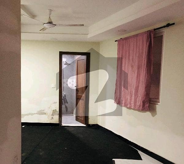 250 Square Feet Flat For sale In Rs. 3600000 Only
