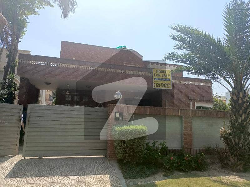 ڈی ایچ اے فیز 4 ڈیفنس (ڈی ایچ اے),لاہور میں 5 کمروں کا 1 کنال مکان 6.99 کروڑ میں برائے فروخت۔