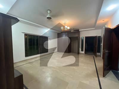 1 Kanal Upper Portion Un Furnished Available For Rent In Phase 4