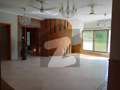 ایف ۔ 8 اسلام آباد میں 5 کمروں کا 1 کنال مکان 23.0 کروڑ میں برائے فروخت۔