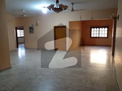 600 YARDS BUNGALOW UPPER PORTION FOR RENT IN CLIFTON BLOCK 2 NEAR AGHA KHAN HOSPITAL