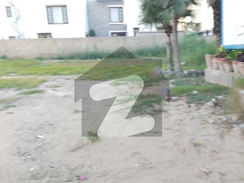 1000 Yards Residential Plot For Sale At Most Prime And Spacious Location in B/w Khy,Badar And Hilal In Dha Defence Phase 5 karachi.