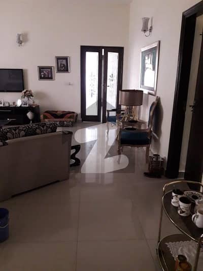 1 Kanal Ideal Bungalow Top Location In Main Cantt