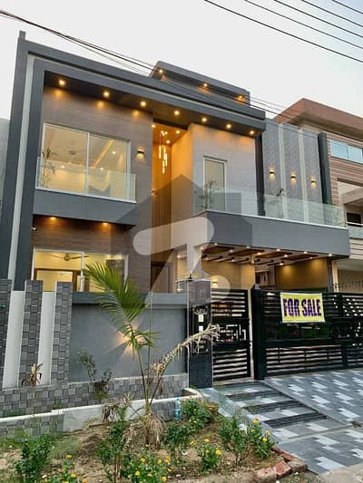 10 Marla Brand New Super Luxury Ultra Modern Design House For sale in Valencia Town