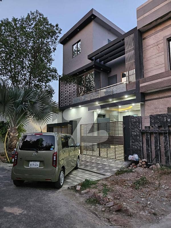 5.5 Marla Excellent Location Luxury House For Sale in Topaz Block Park View City Lahore