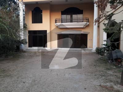 A 6 Kanal Old House Available For Sale