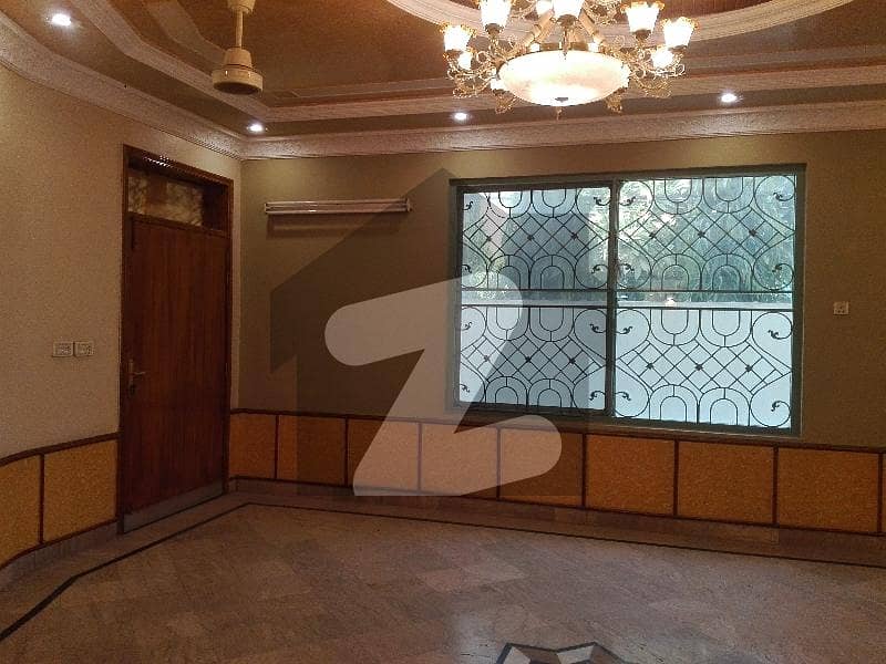 مرغزار آفیسرز کالونی لاہور میں 3 کمروں کا 1 کنال بالائی پورشن 85.0 ہزار میں کرایہ پر دستیاب ہے۔