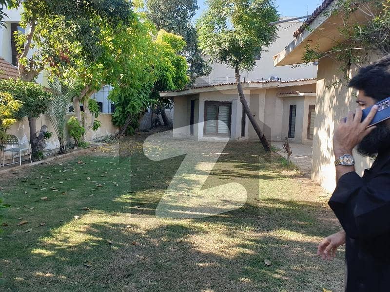 1000 Yards Bungalow For Sale In Phase 5