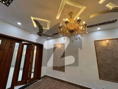 لیک سٹی ۔ سیکٹر ایم ۔ 2اے لیک سٹی,رائیونڈ روڈ,لاہور میں 7 کمروں کا 10 مرلہ مکان 4.8 کروڑ میں برائے فروخت۔