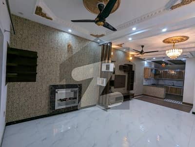 کینال گارڈن لاہور میں 5 کمروں کا 5 مرلہ مکان 1.9 کروڑ میں برائے فروخت۔