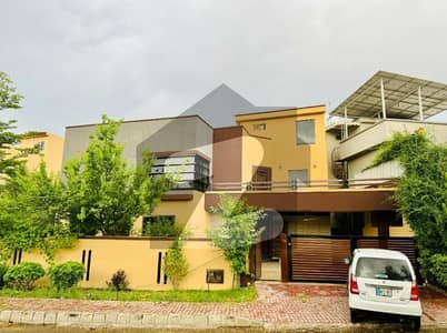 18 Marla House available for sale in Bahria town phase 8 Rawalpindi