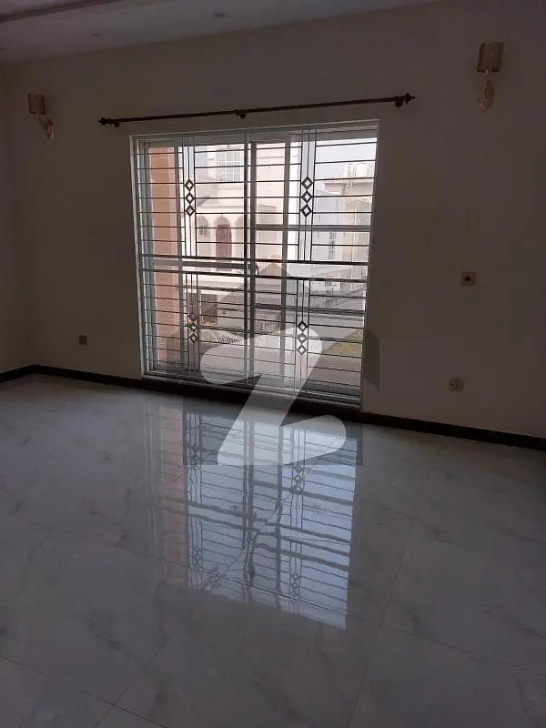 10 MARLA HOUSE AVAILABLE FOR RENT IN TULIP BLOCK BAHRIA TOWN LAHORE