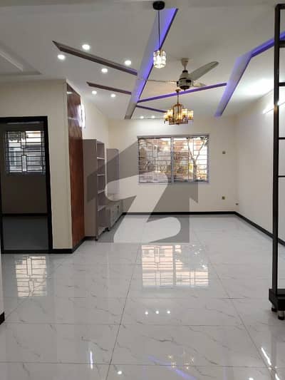 سوان گارڈن اسلام آباد میں 7 کمروں کا 1 کنال مکان 2.0 لاکھ میں کرایہ پر دستیاب ہے۔