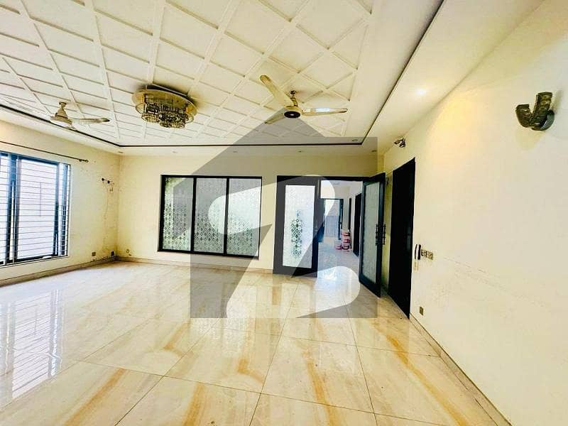 ONE KANAL BEAUTIFULL HOUSE AVALIABLE FOR RENT IN DHA PHASE 5