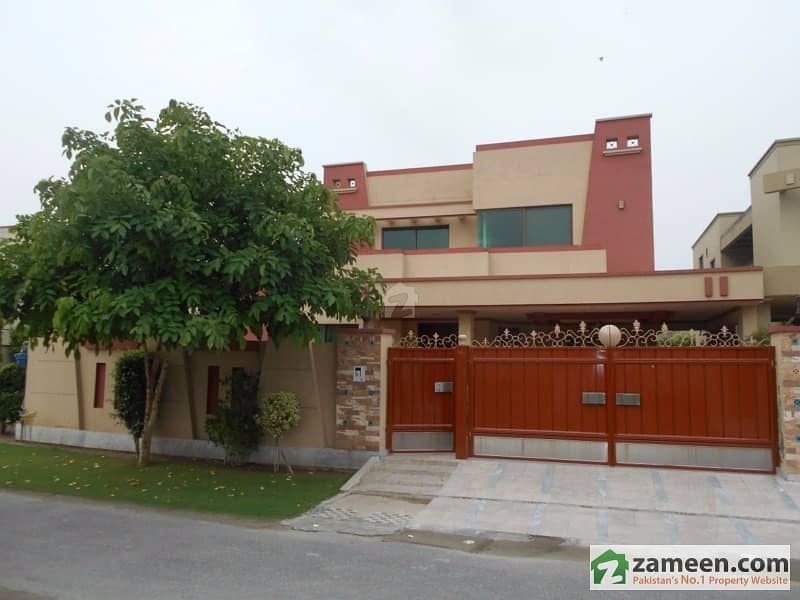 One Kanal Corner House Punjab Co-Operative Housing Society